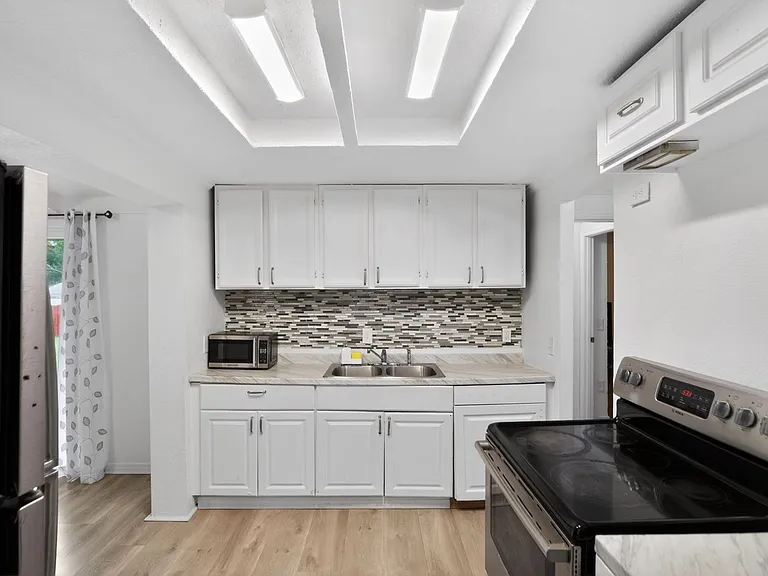2314 W South St — Photo 9