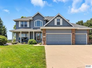 19533 Pearl Cir, Elkhorn, NE 68022