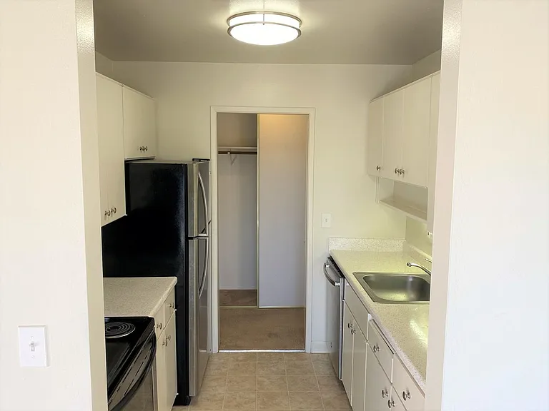 4 Commodore Dr #439 — Photo 8
