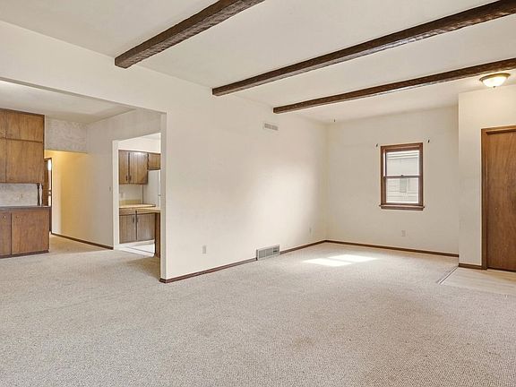 4th image of 914 Prospect St