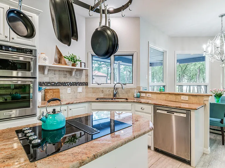 825 Carrie Ln — Photo 14