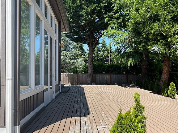 3rd image of 10100 NE 16th Pl