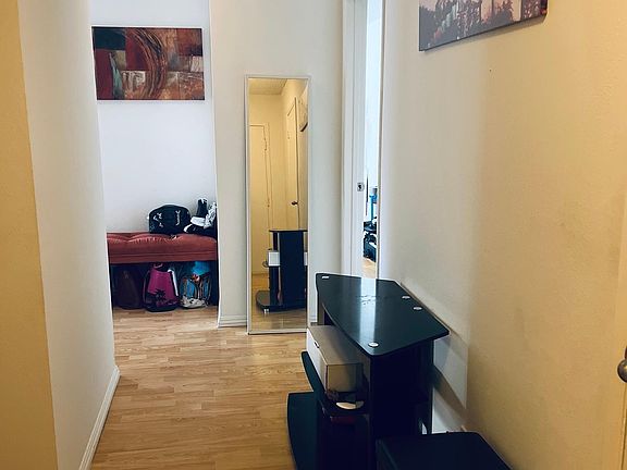 4th image of 816 Westmount Dr #202