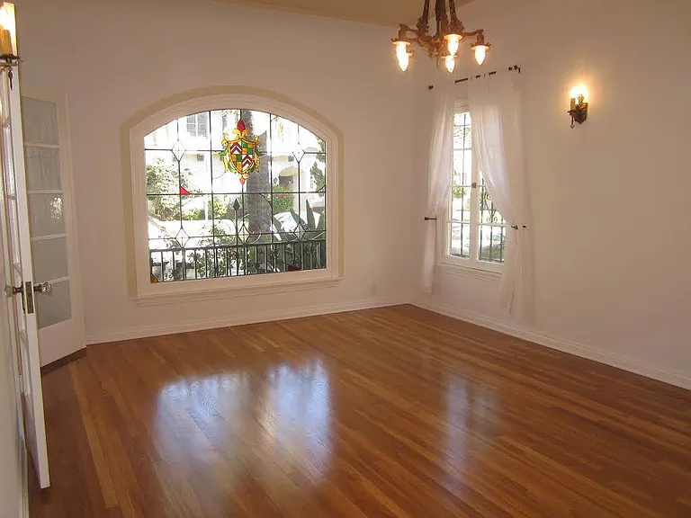 325 S Cochran Ave #102 — Photo 7