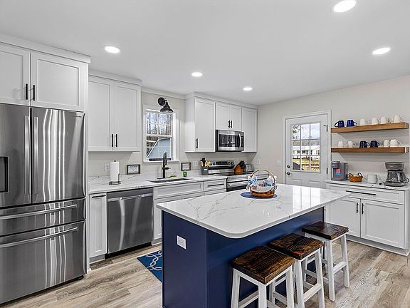 4th image of 645 Winding Rd