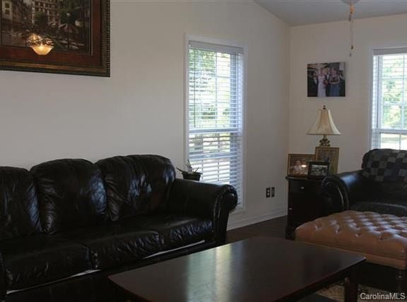 3rd image of 146 Braxton Dr