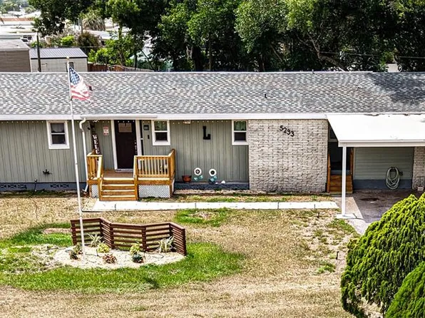 5233 Hill Dr, Zephyrhills, FL 33542