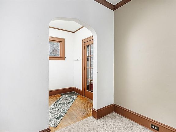 3rd image of 220 Avenue D