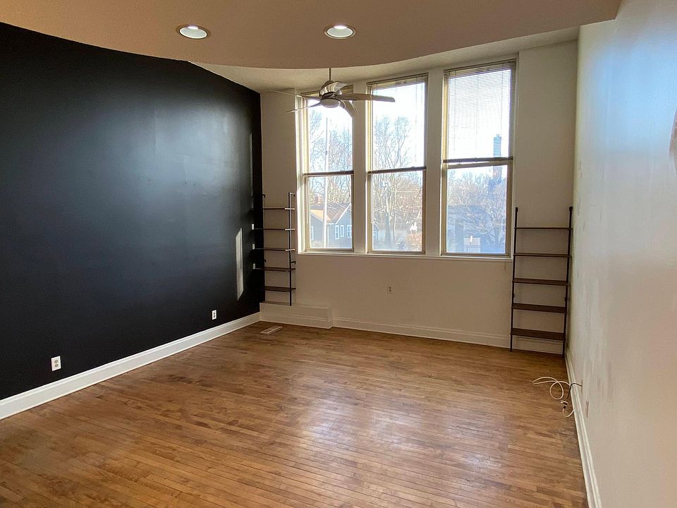 Gorgeous south facing windows!