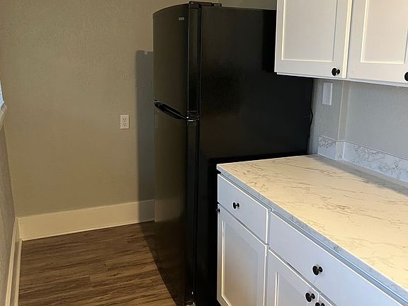 4th image of 2042-2046 W 4th St #5