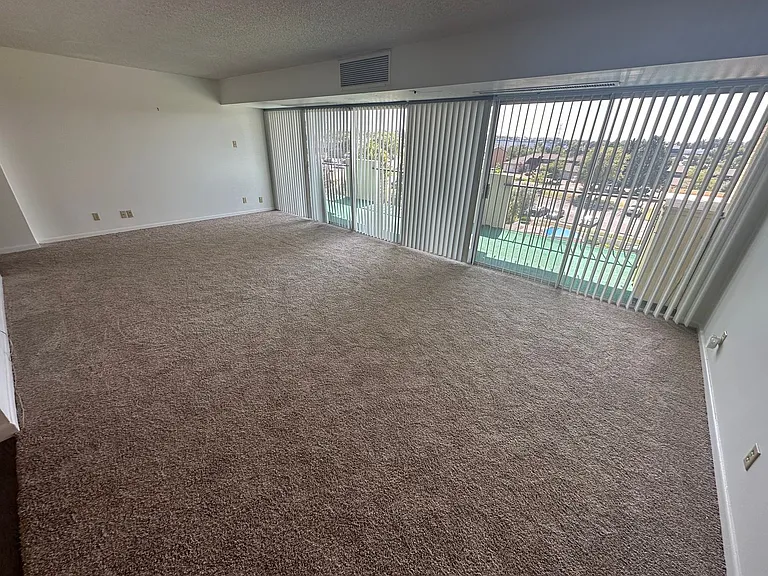 411 Lakewood Cir #C407 — Photo 9