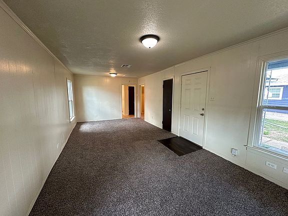 4th image of 3909 Roselawn Dr