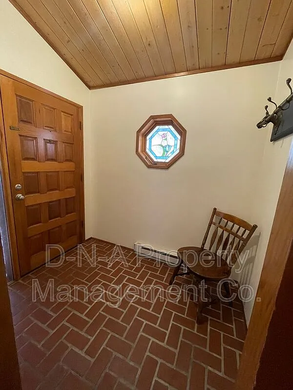 3 bed, 2.0 bath, 1978 sqft, $2,200 — Photo 4
