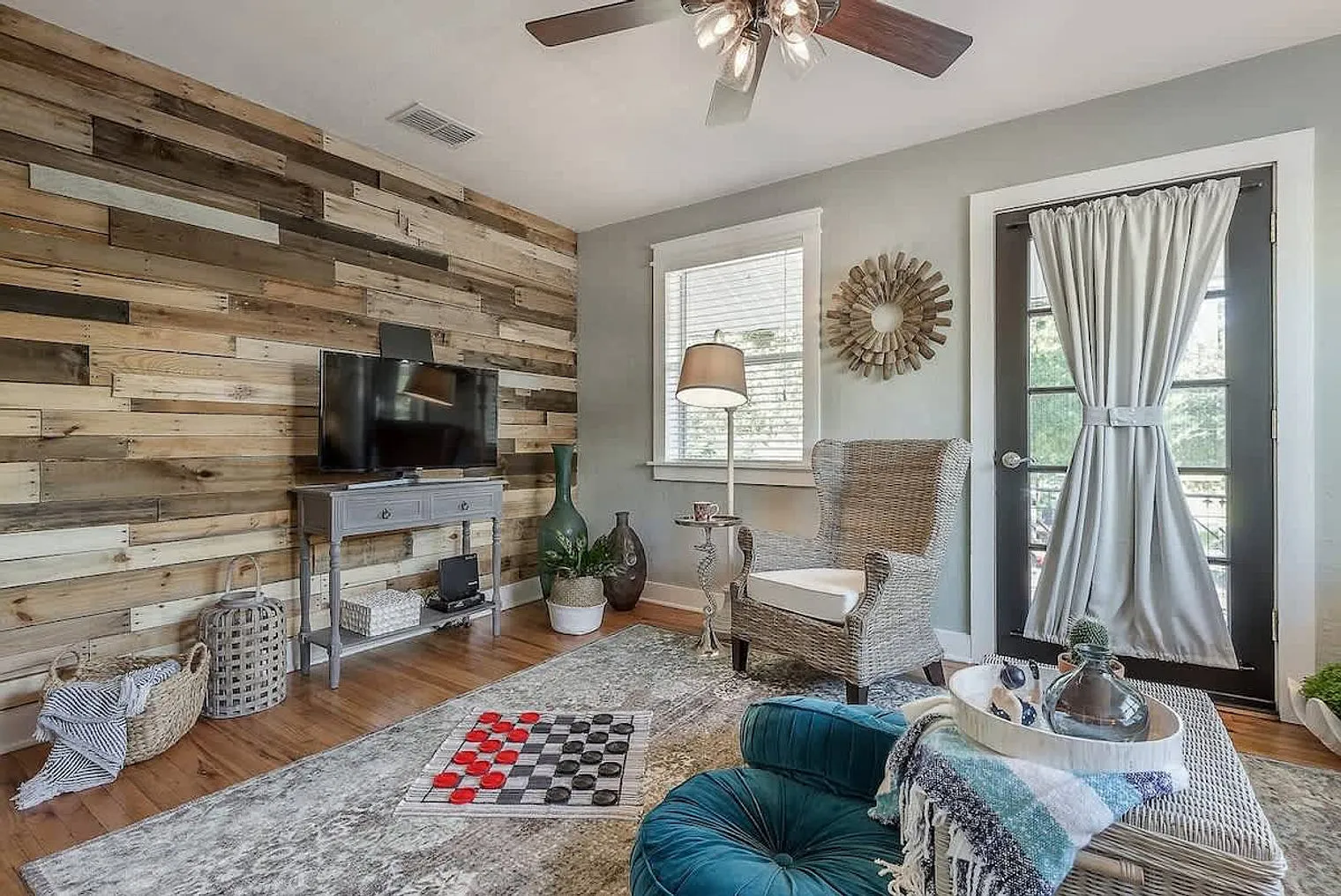 4 bed, 2.0 bath, $9,379 — Photo 3