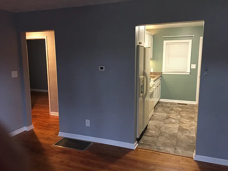 1548 Thames Dr — Photo 2