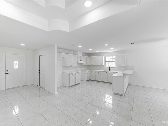 3rd image of 1206 Nogal Ave