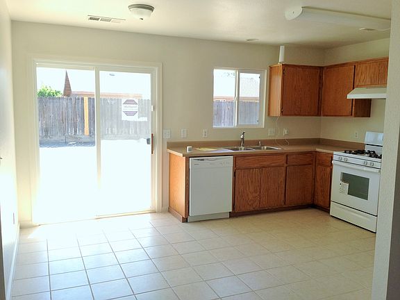 3rd image of 2404 N Turner Ct