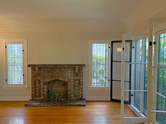 3rd image of 131 N Sycamore Ave