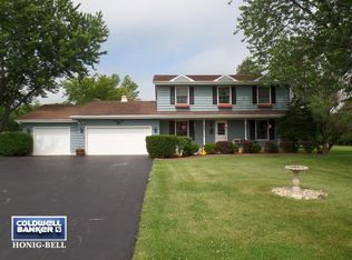 7413 Hickory Nut Grove Rd, Cary, IL 60013