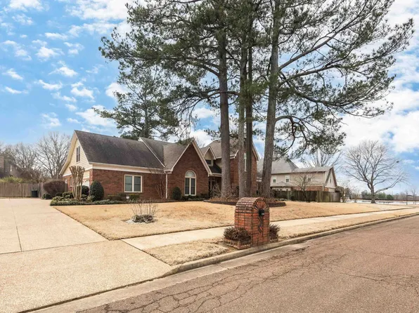 1199 Autumn Lake Dr, Collierville, TN 38017