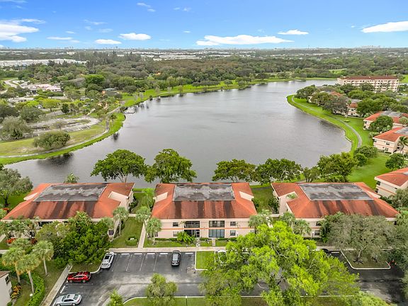 3rd image of 2846 Carambola Cir S