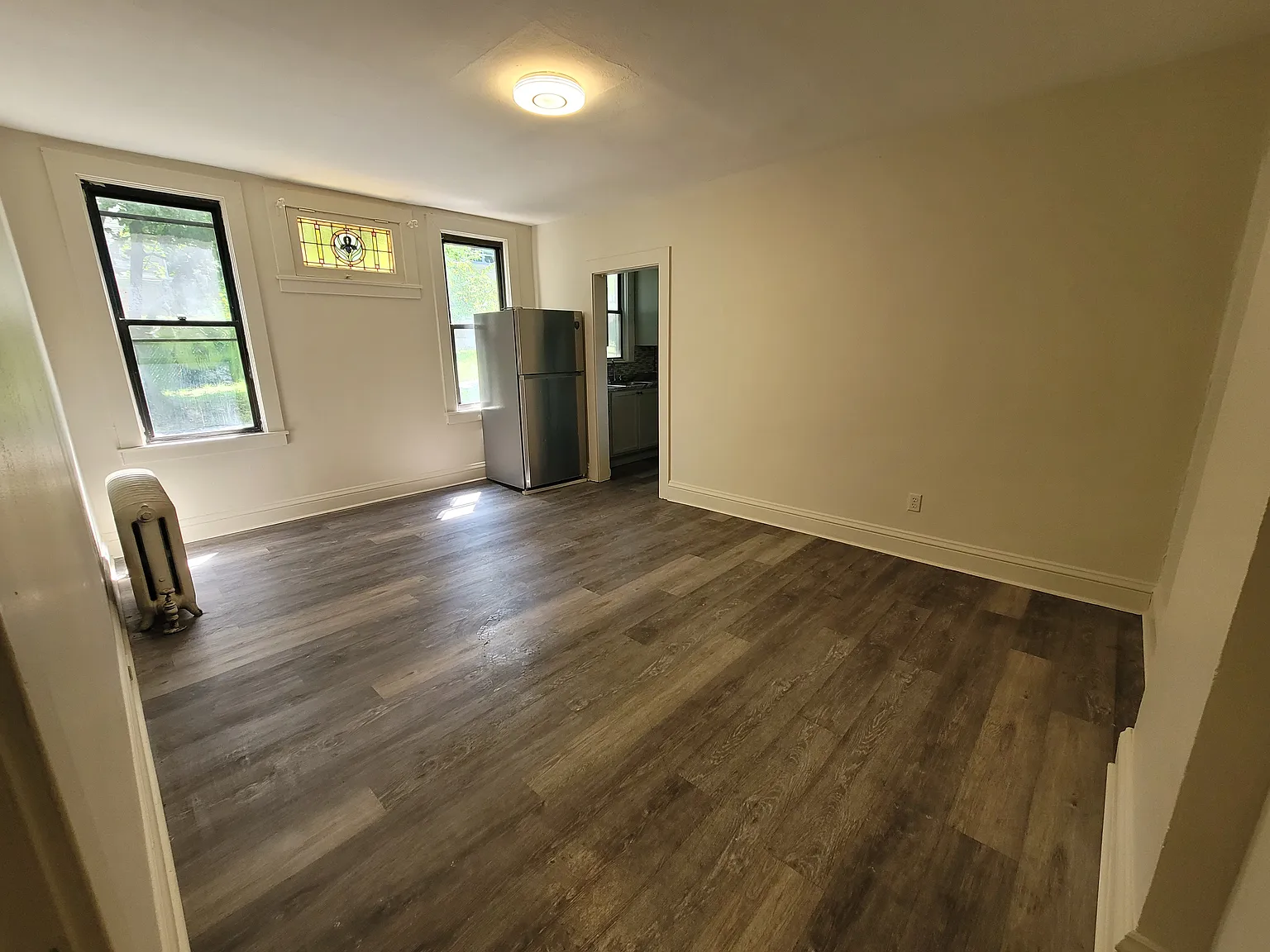 3 bed, $1,350 — Photo 2