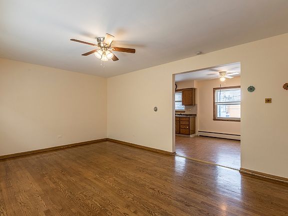 5th image of 3942 N California Ave APT 1W