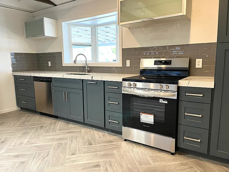 312 W Glenrosa Ave — Photo 6