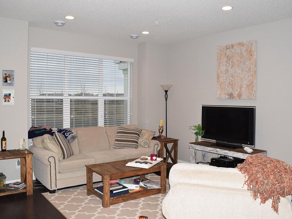 Main floor - Living area