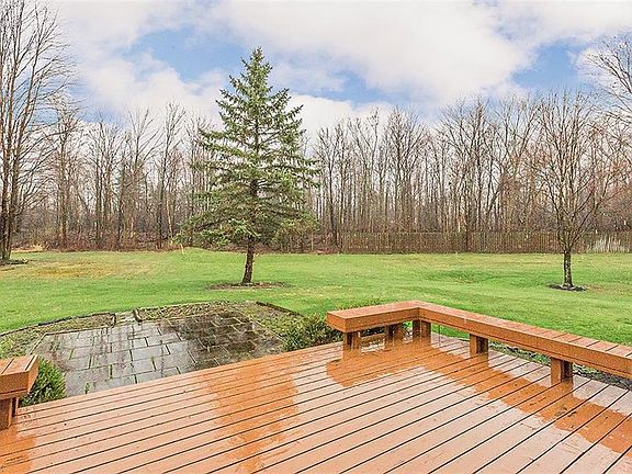 3rd image of 6562 Woodbury Dr