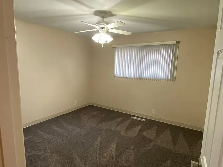 405 E Southridge Rd — Photo 2