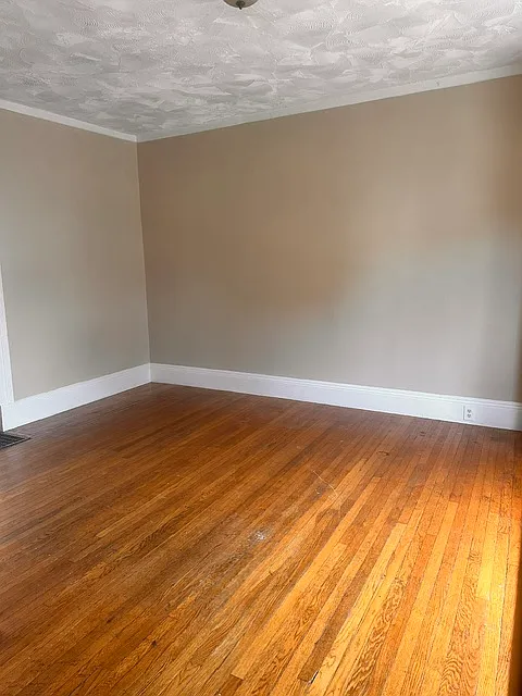 3 bed, 1200 sqft, $2,200 — Photo 3