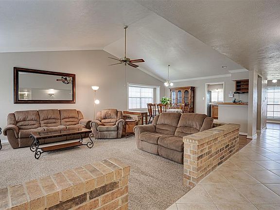 4th image of 4117 Aralia St
