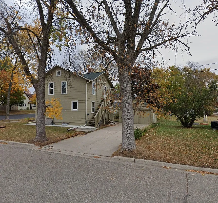 4 bed, 2200 sqft, $1,900 — Photo 2