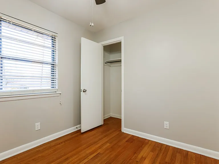 1393695_027_bedroom_13534226.jpg