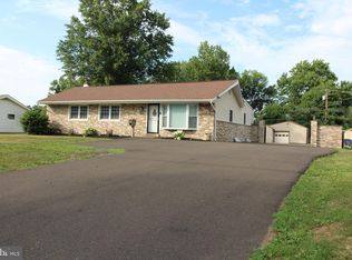 1579 W County Line Rd, Hatboro, PA 19040