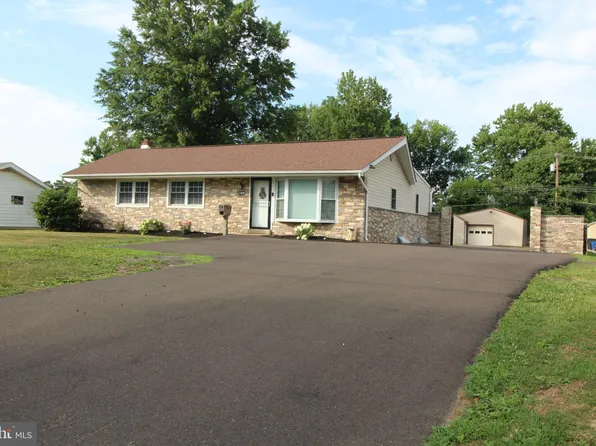 1579 W County Line Rd, Hatboro, PA 19040