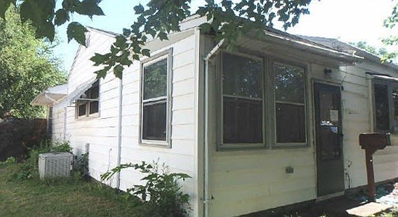 3rd image of 815 E Division Ave