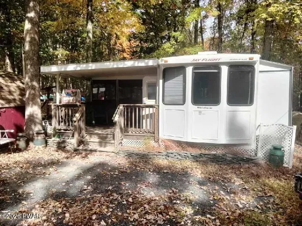 105 Village Dr W, Milford, PA 18337