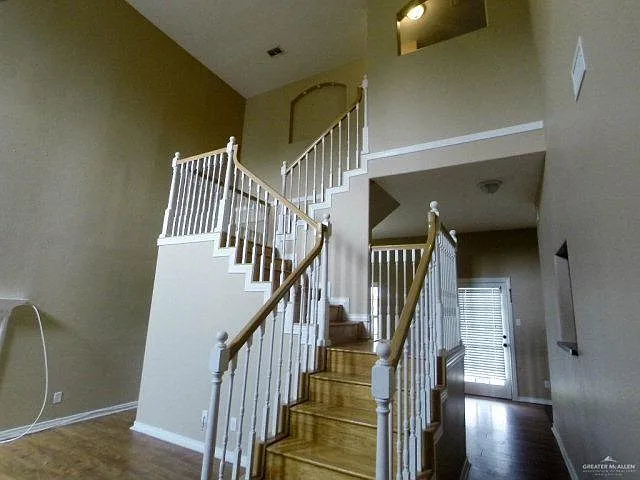 204 San Saba St — Photo 4