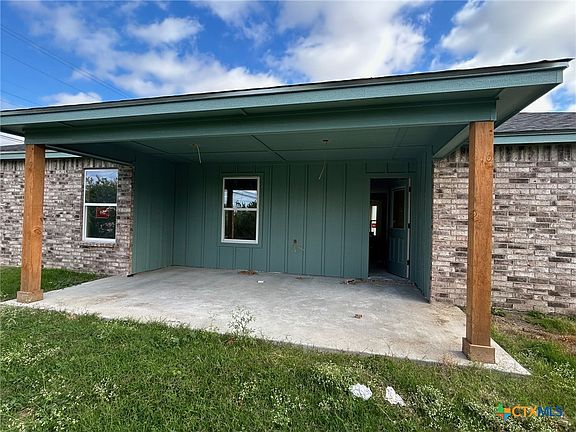 5th image of 102 E Blancas Dr
