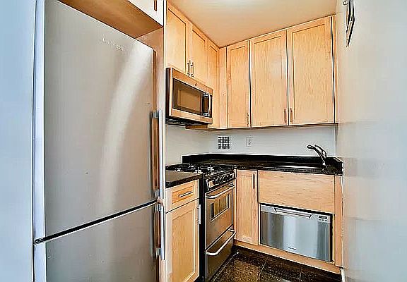 5th image of 236 E 36th St #Lobd0