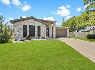 10117 High Bluff Dr, Fort Worth, TX 76108