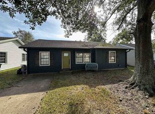 2217 2nd St, Port Neches, TX 77651