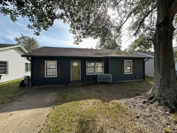 2217 2nd St, Port Neches, TX 77651