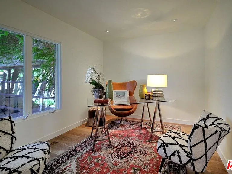 2439 Carman Crest Dr — Photo 15