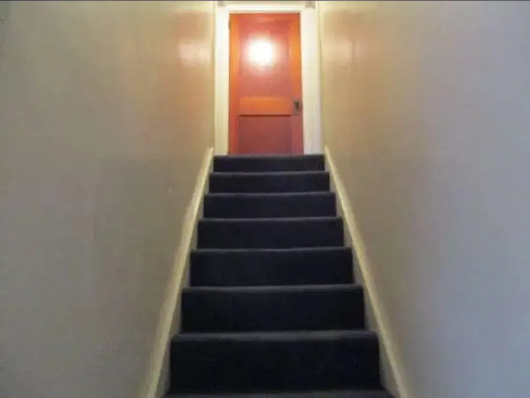 3 bed, 1.5 bath, 2400 sqft, $1,400 — Photo 2