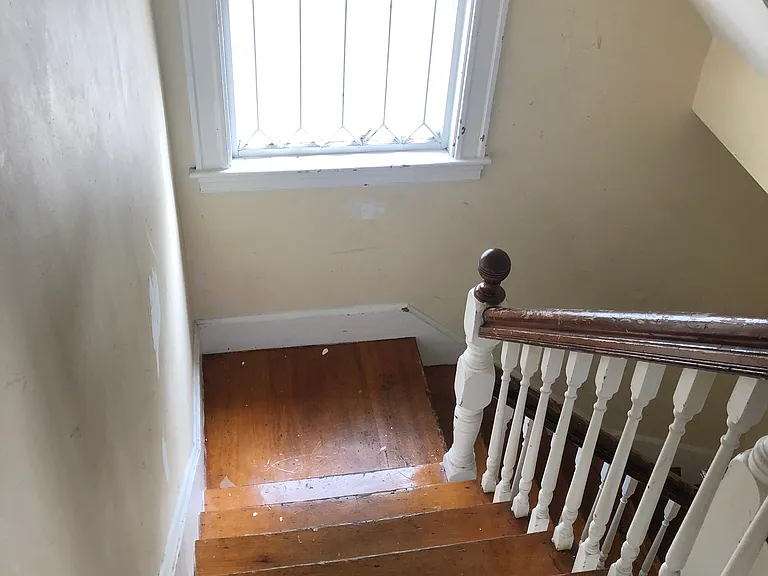 10 Underwood Park — Photo 2