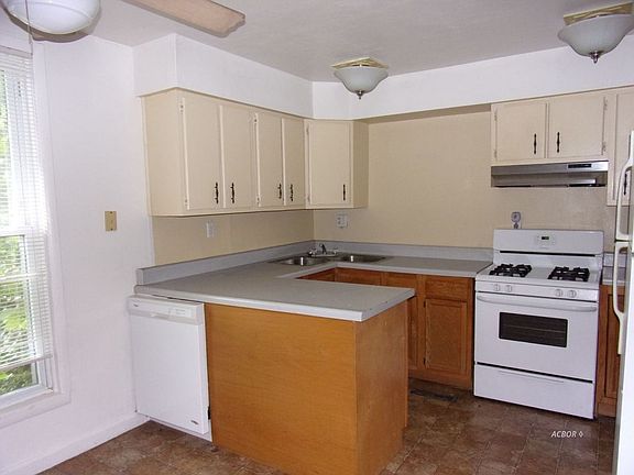 4th image of 55 N Shafer St