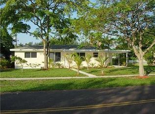 871 W Country Club Cir, Plantation, FL 33317